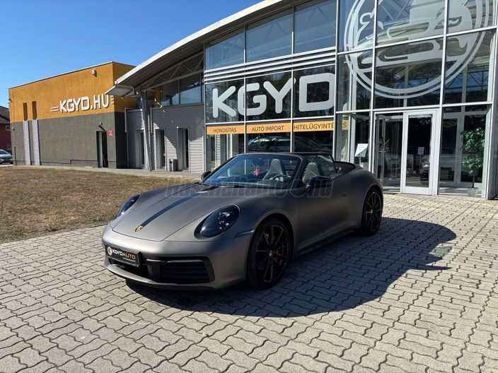 PORSCHE 992