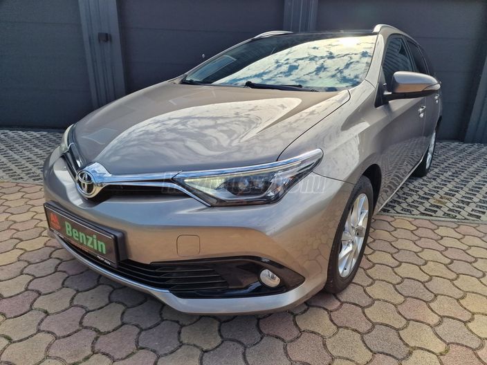 TOYOTA AURIS 1.2T Executive Skyview