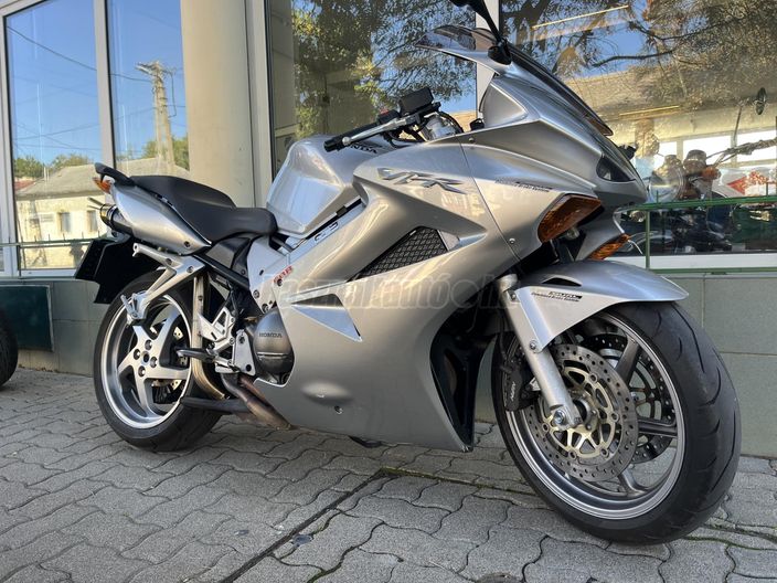 HONDA VFR 800
