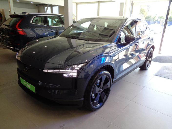 VOLVO EX30 Single Motor Extended Range Plus Black Edition