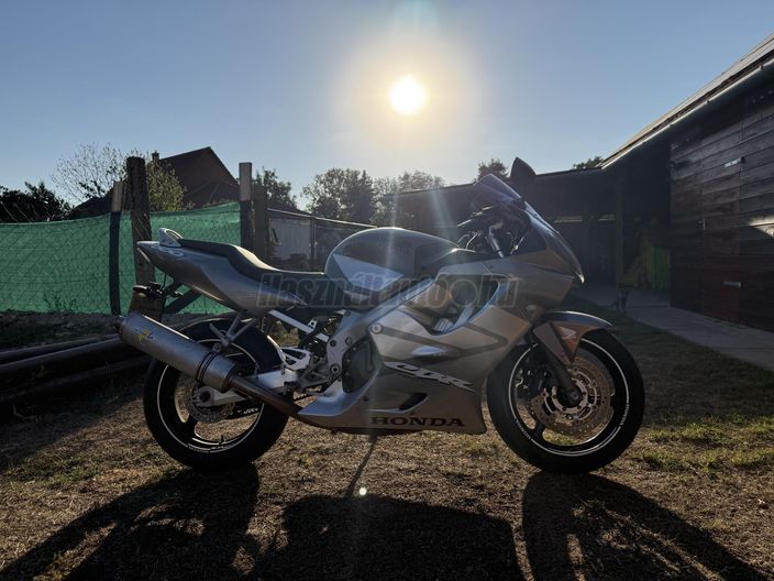 HONDA CBR 600 F4