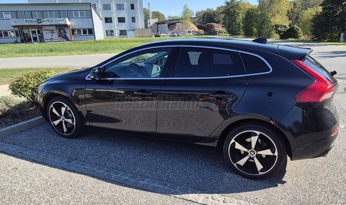 VOLVO V40 2.0 D [D3]