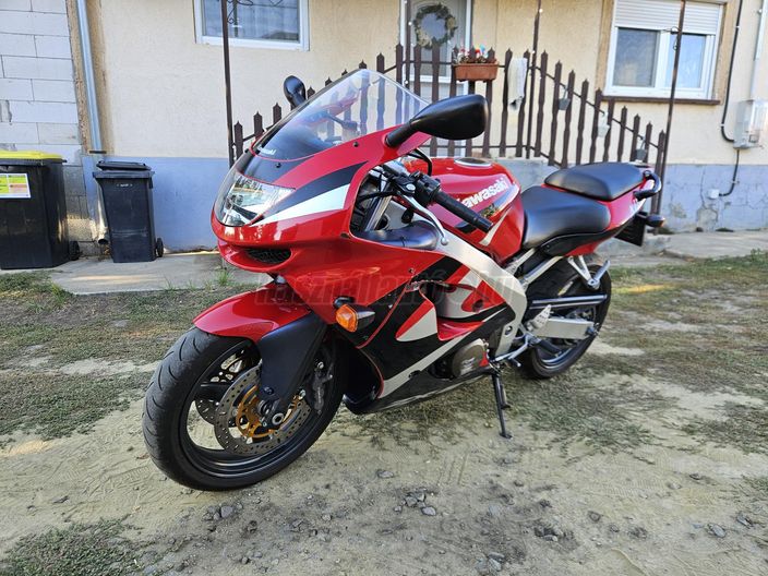 KAWASAKI ZX-6R (NINJA)