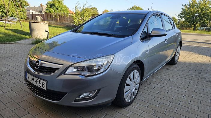 OPEL ASTRA J 1.4 Enjoy