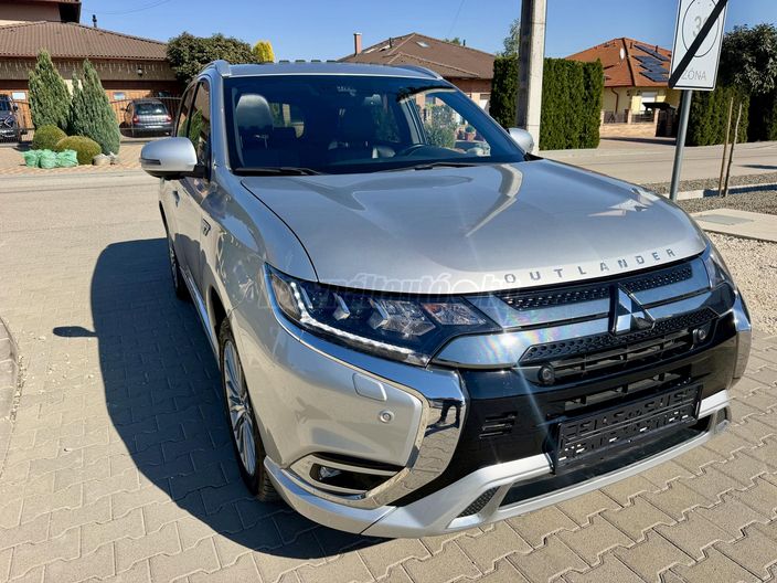 MITSUBISHI OUTLANDER 2.4 PHEV Instyle Premium 4WD CVT