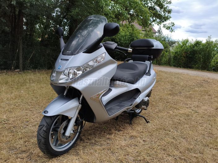 PIAGGIO X 8 400
