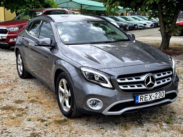 MERCEDES-BENZ GLA 180 7G-DCT