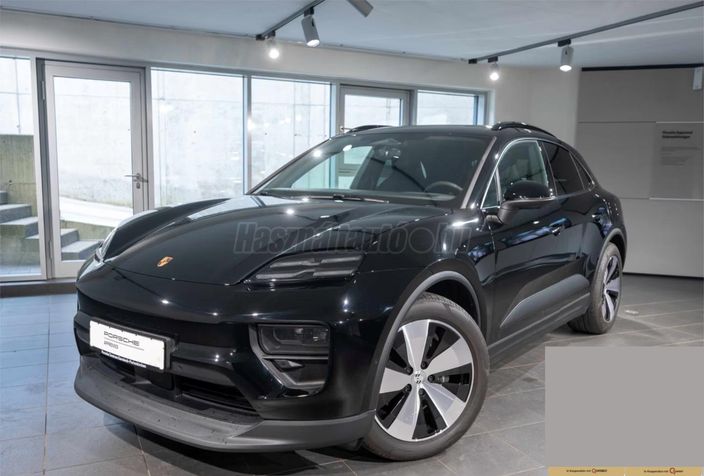 PORSCHE MACAN 4