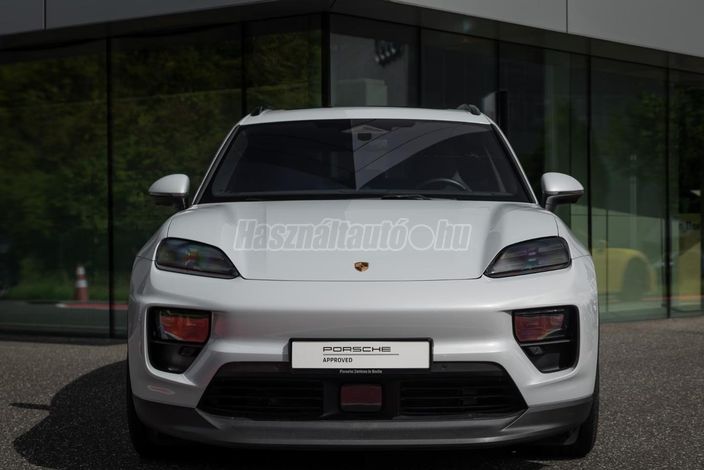 PORSCHE MACAN 4