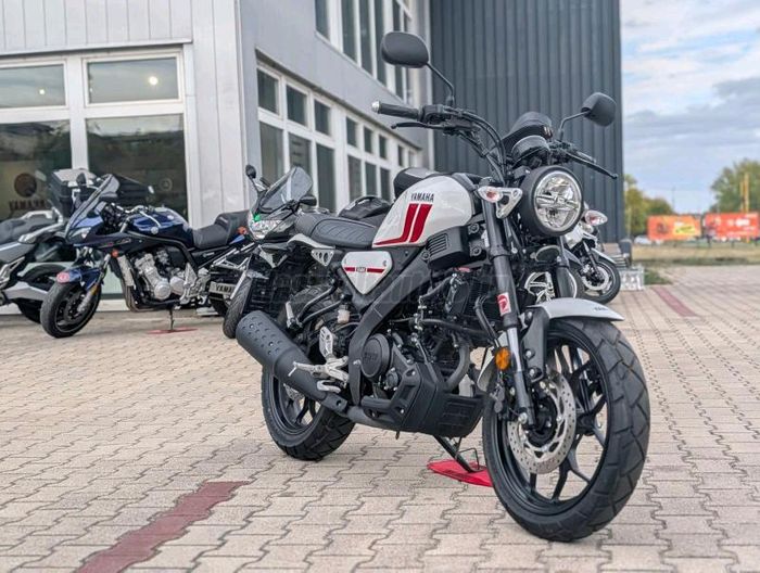 YAMAHA XSR