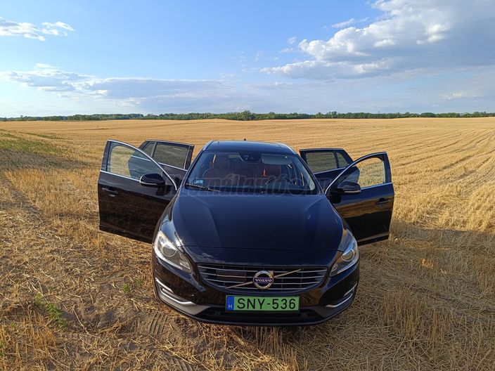 VOLVO V60 2.4 D [D6] PHEV AWD Summum Geartronic