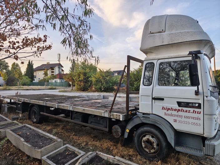 RENAULT MIDLINER S150 HÁLÓFÜLKÉS 8M PLATÓS
