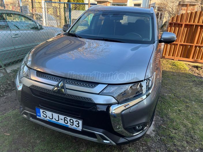 MITSUBISHI OUTLANDER 2.0 MIVEC Family Safety 4WD CVT (7 személyes )