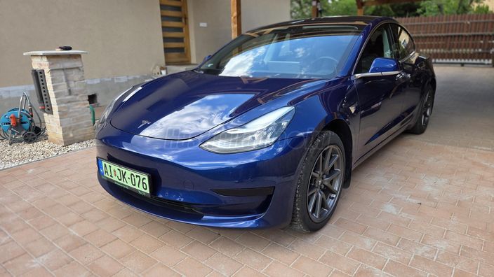 TESLA MODEL 3 Standard Range Plus Aut