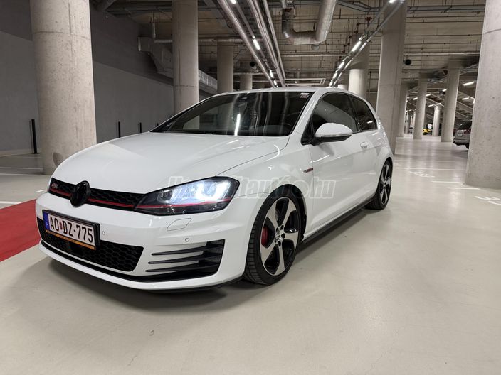VOLKSWAGEN GOLF VII 2.0 TSI BMT GTI