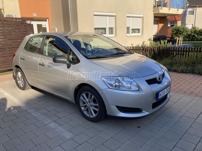 TOYOTA AURIS 1.4