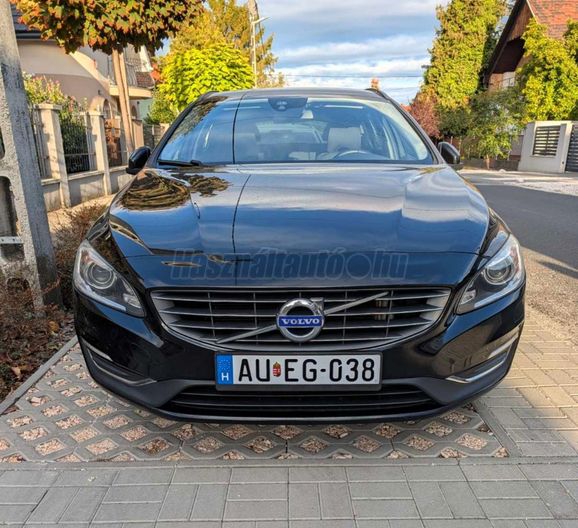 VOLVO V60 2.0 D [D3] Momentum Geartronic