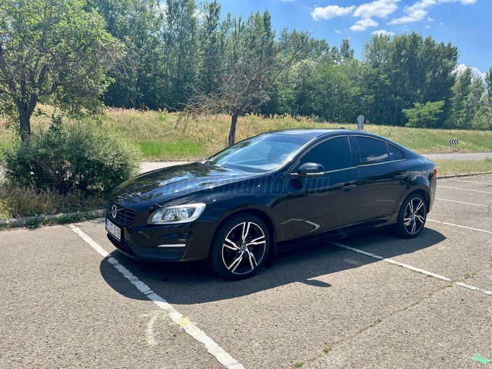 VOLVO S60 2.0 D [D3] Momentum Geartronic