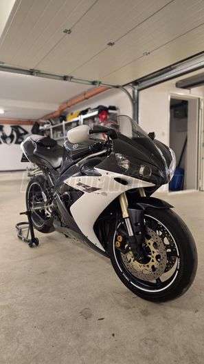 YAMAHA YZF R1