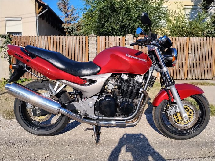 KAWASAKI ZR-7