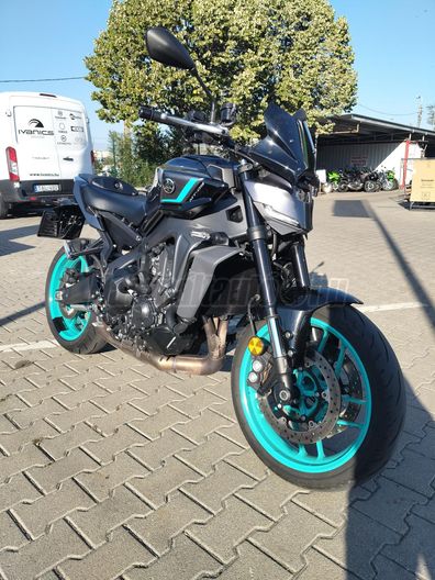 YAMAHA MT-09