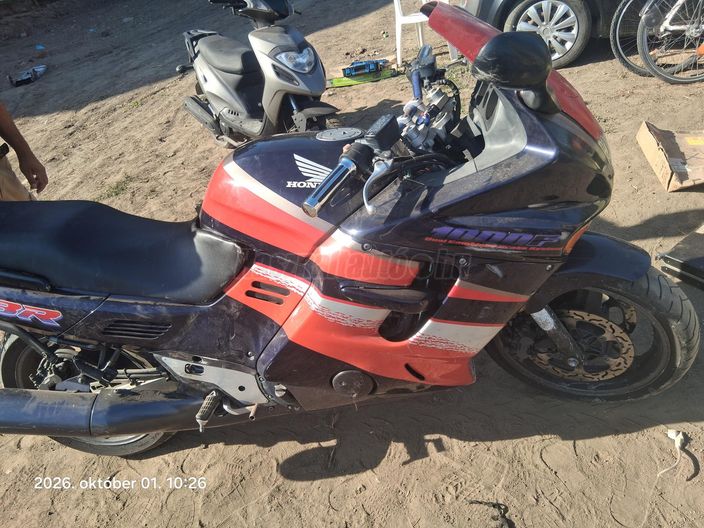 HONDA CBR 1000 F