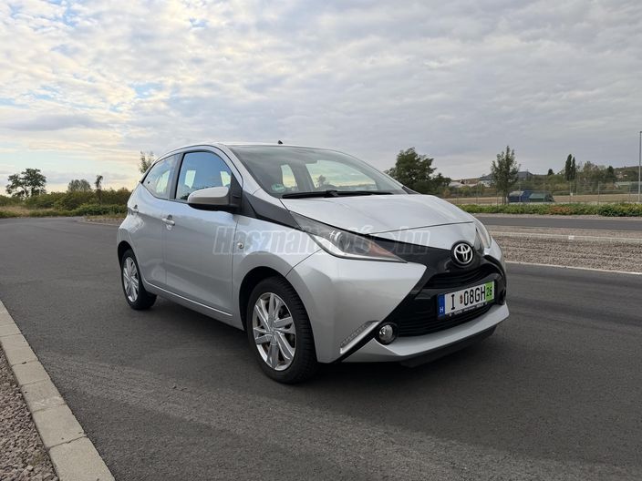 TOYOTA AYGO 1.0 x-play+touch