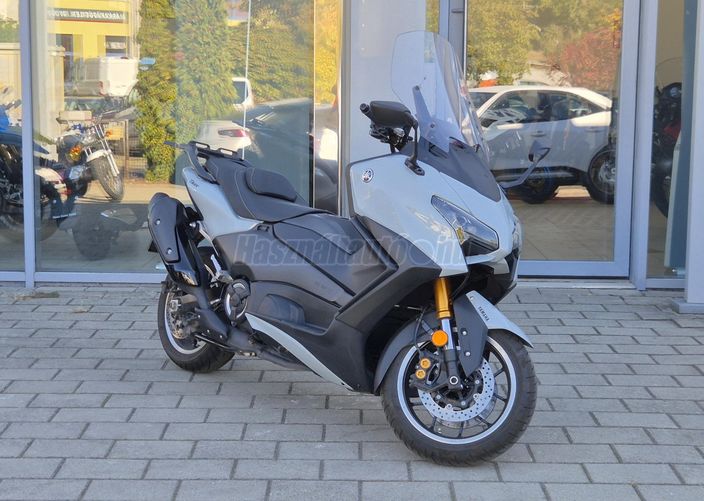 YAMAHA TMAX