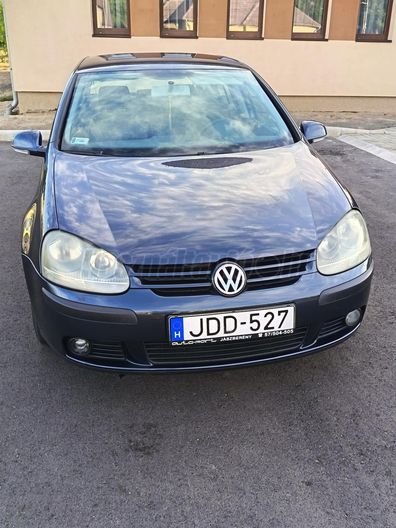 VOLKSWAGEN GOLF V 1.6 Trendline