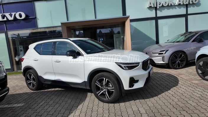 VOLVO XC40 2.0 [B3] MHEV Plus Dark DCT
