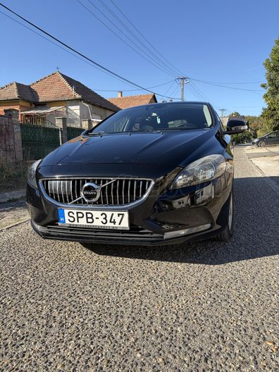 VOLVO V40 2.0 D [D3] Momentum Geartronic