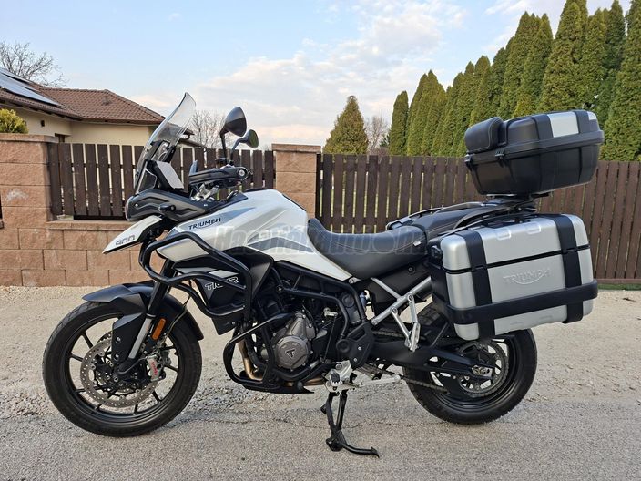 TRIUMPH TIGER 900
