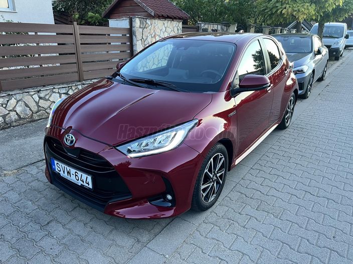 TOYOTA YARIS 1.5 Hybrid Comfort Style Tech e-CVT
