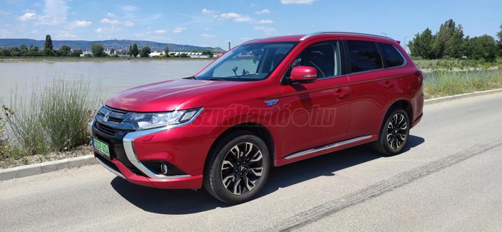 MITSUBISHI OUTLANDER 2.0 PHEV Intense Plus 4WD CVT