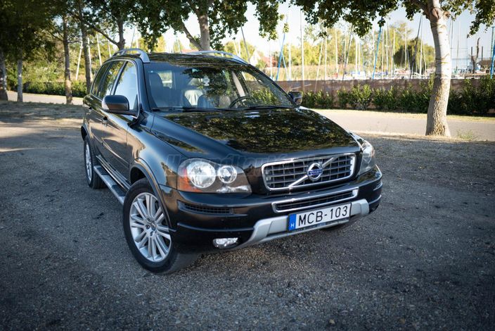 VOLVO XC90 2.4 D [D5] Momentum Geartronic (7 személyes )
