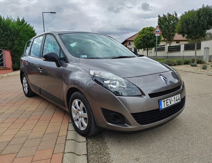 RENAULT SCENIC Grand Scénic 1.6 16V Authentique