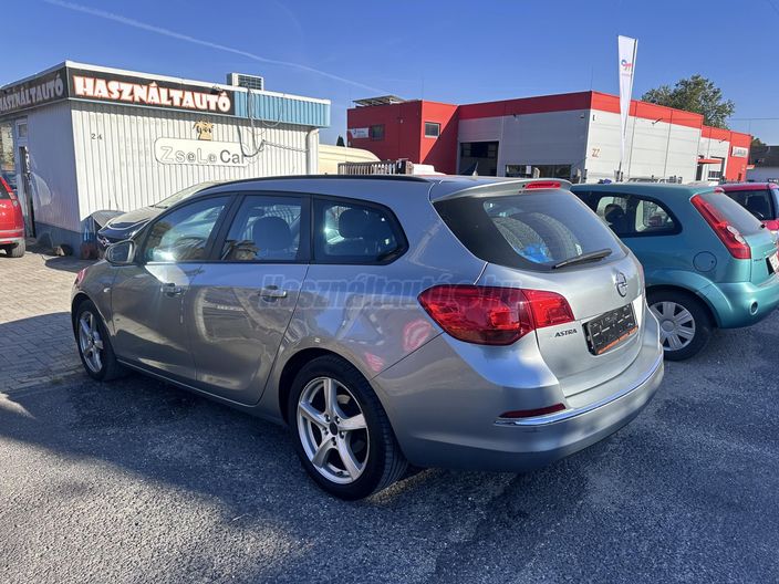 OPEL ASTRA J Sports Tourer 1.4 T Sport
