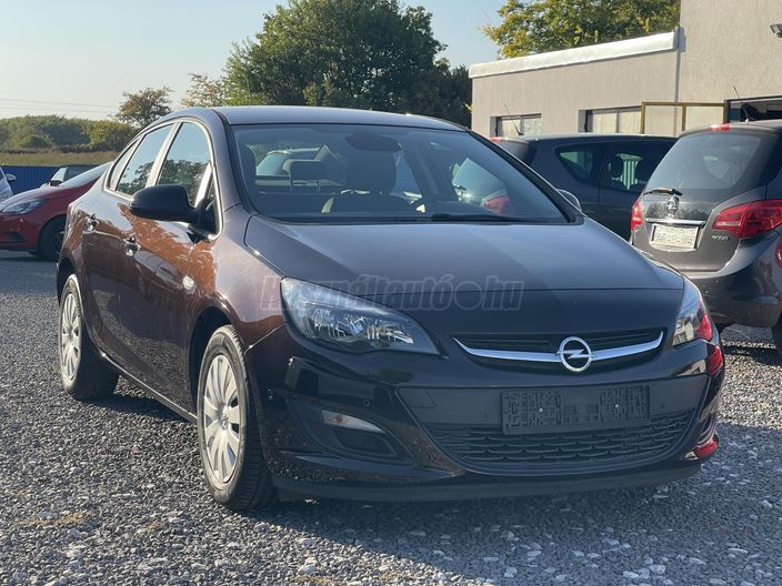 OPEL ASTRA J Sedan 1.6 Active