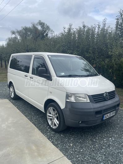 VOLKSWAGEN TRANSPORTER T5 2.5 TDI Caravelle Comfortline 4Motion
