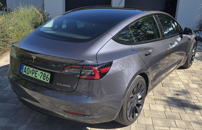 TESLA MODEL 3