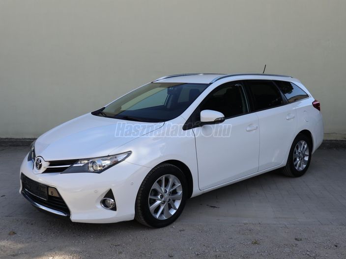 TOYOTA AURIS Touring Sports 1.4 D-4D Lounge