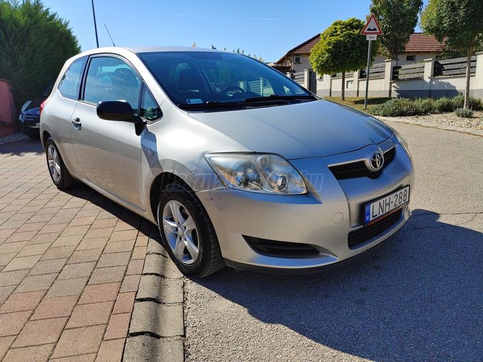 TOYOTA AURIS 1.33 2009
