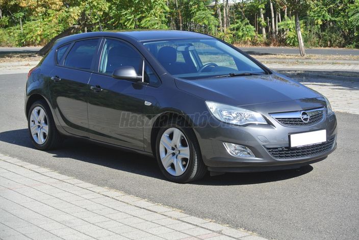OPEL ASTRA J 1.6 Essentia
