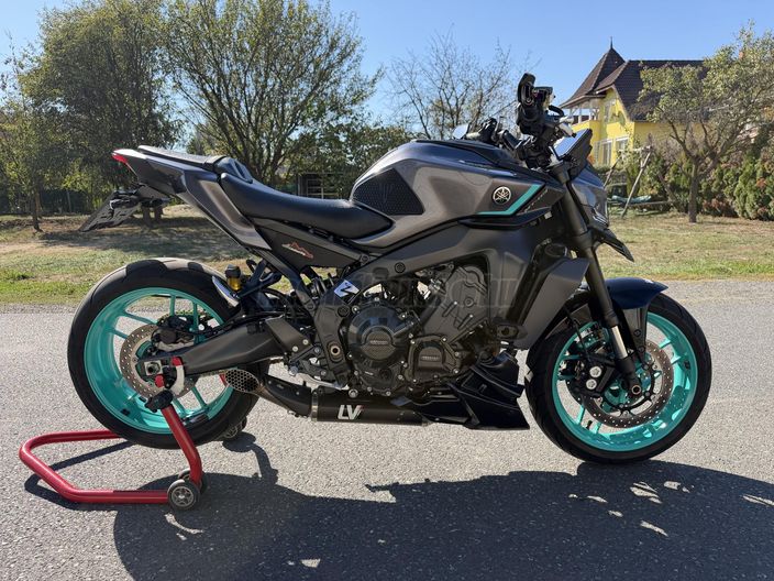 YAMAHA MT-09