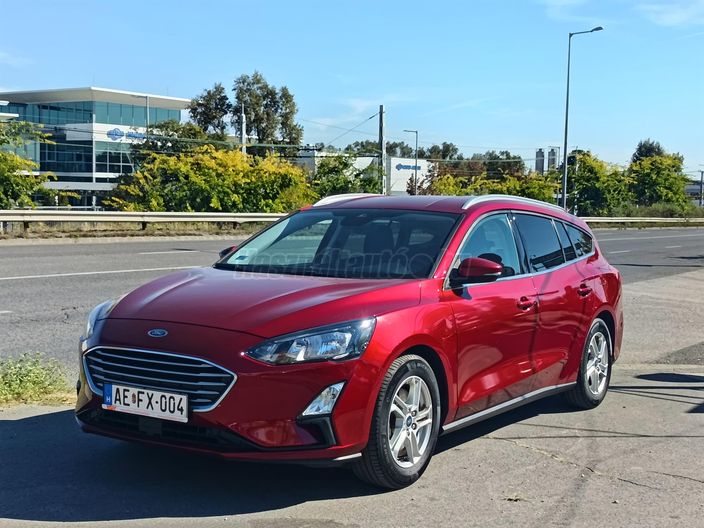 FORD FOCUS 1.5 PFi Titanium