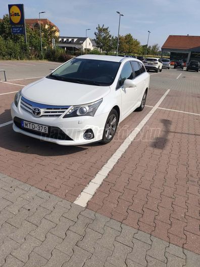 TOYOTA AVENSIS Wagon 2.2 D-4D Sol