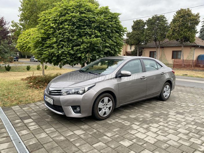 TOYOTA COROLLA Sedan 1.6 Lounge (Automata)