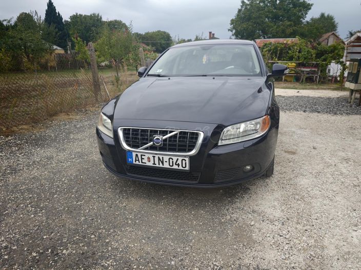 VOLVO V70 2.5 T Summum