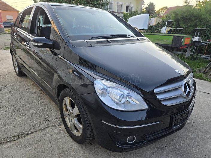 MERCEDES-BENZ B 200