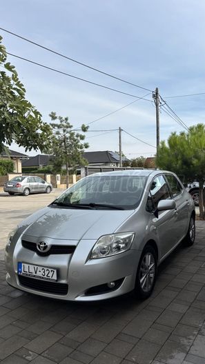 TOYOTA AURIS 1.4